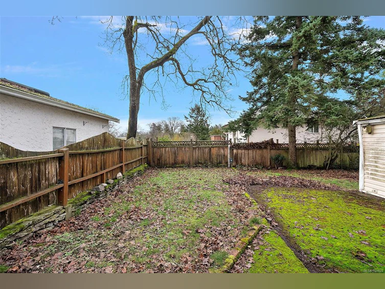 1826 Cedar Hill Cross Road, Saanich, BC, V8P 2R4 - 30