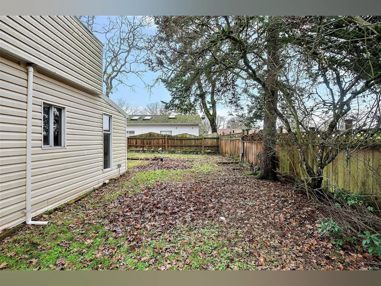 1826 Cedar Hill Cross Road, Saanich, BC, V8P 2R4 - 31