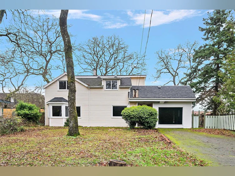 1826 Cedar Hill Cross Road, Saanich, BC, V8P 2R4 - 2