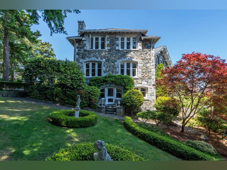 305 Denison Road, Oak Bay, BC, V8S 4K2 - 84