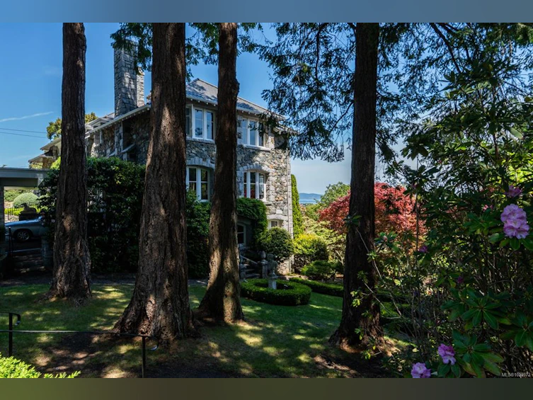 305 Denison Road, Oak Bay, BC, V8S 4K2 - 83