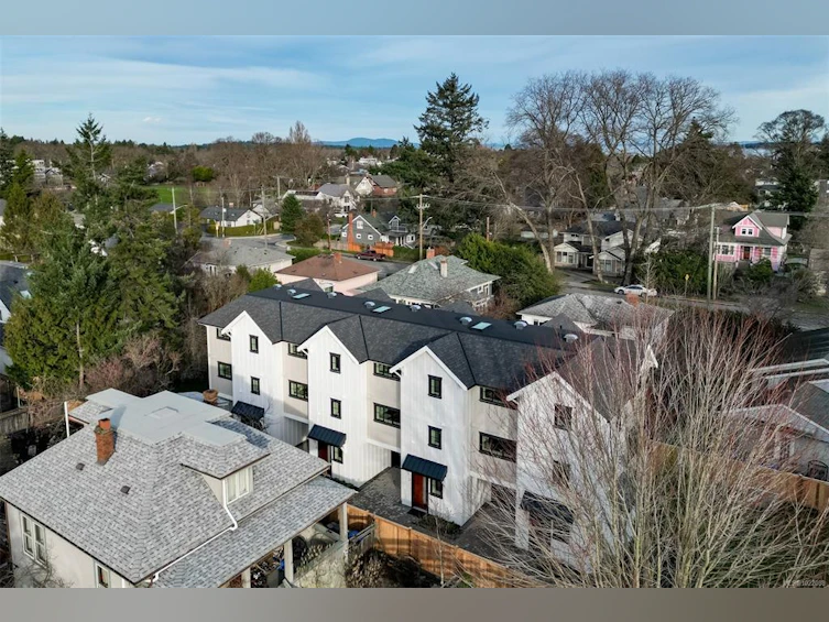 1-2268 Bowker Avenue, Oak Bay, BC, V8R 2E4 - 2