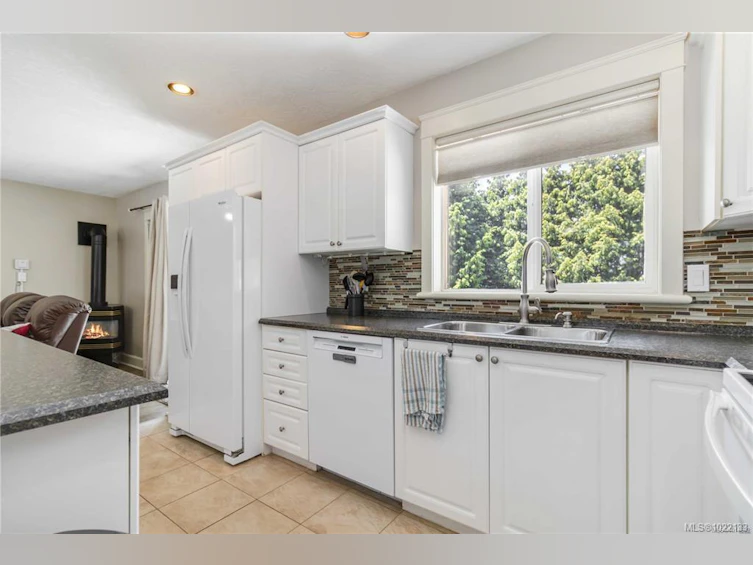 6260 Elaine Way, Central Saanich, BC, V8Z 6A1 - 32