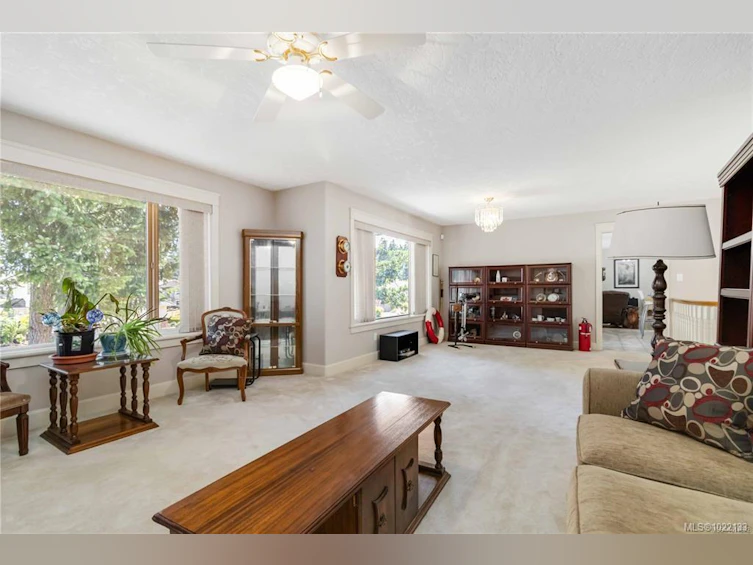 6260 Elaine Way, Central Saanich, BC, V8Z 6A1 - 38