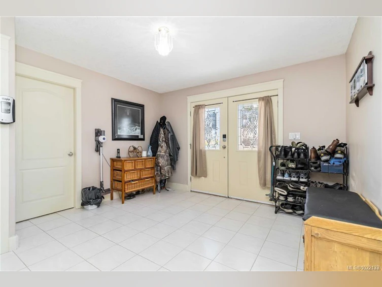6260 Elaine Way, Central Saanich, BC, V8Z 6A1 - 43