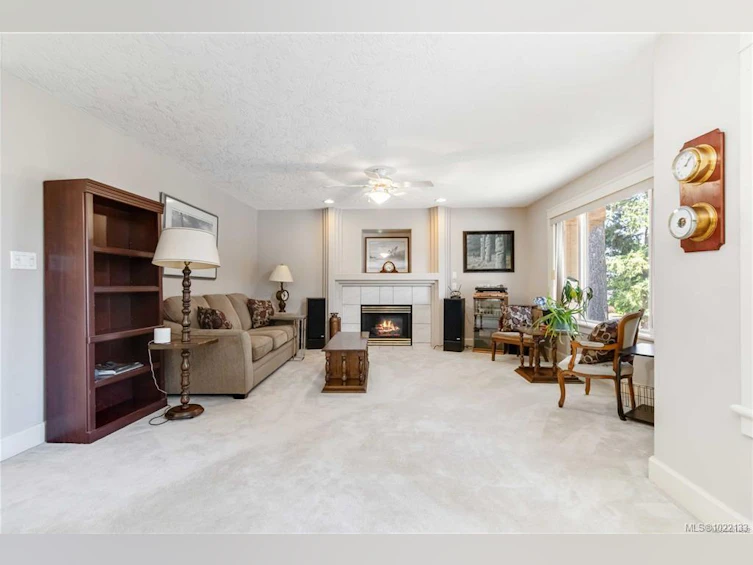 6260 Elaine Way, Central Saanich, BC, V8Z 6A1 - 40