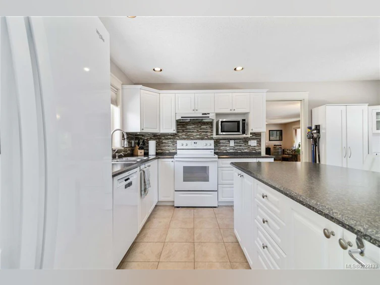 6260 Elaine Way, Central Saanich, BC, V8Z 6A1 - 34