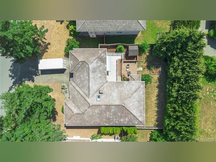 6260 Elaine Way, Central Saanich, BC, V8Z 6A1 - 2