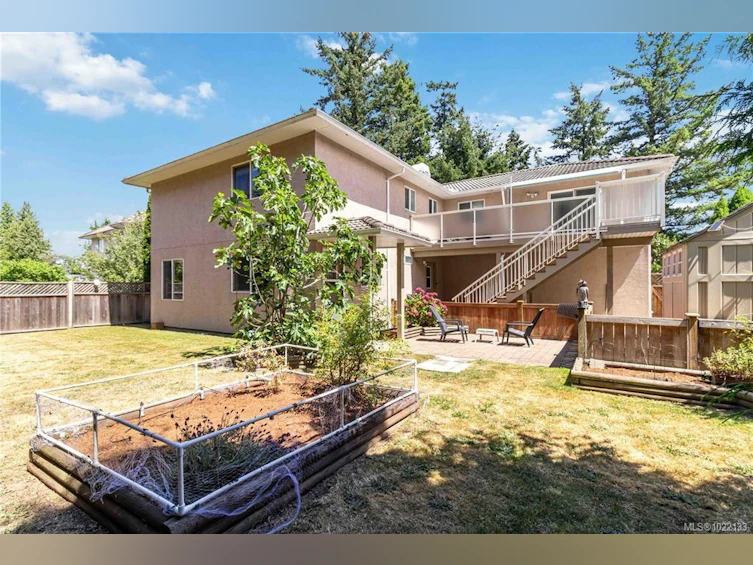 6260 Elaine Way, Central Saanich, BC, V8Z 6A1 - 6