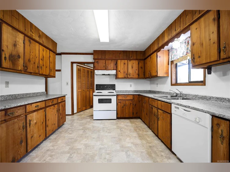 856 Reid Road, French Creek, BC, V9P 2E6 - 6