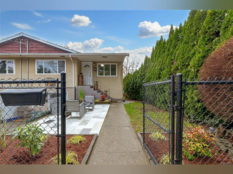 999 Furber Road, Langford, BC, V9B 2T6 - 2