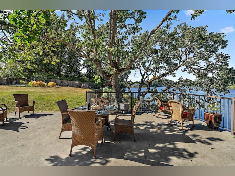 2751 Shoreline Drive, View Royal, BC, V9B 1M7 - 40