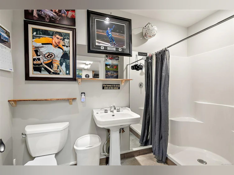 2751 Shoreline Drive, View Royal, BC, V9B 1M7 - 30