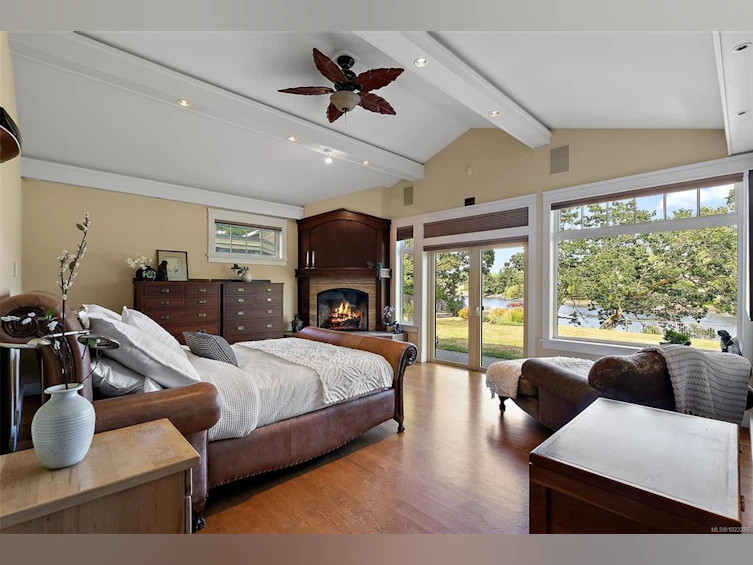2751 Shoreline Drive, View Royal, BC, V9B 1M7 - 11