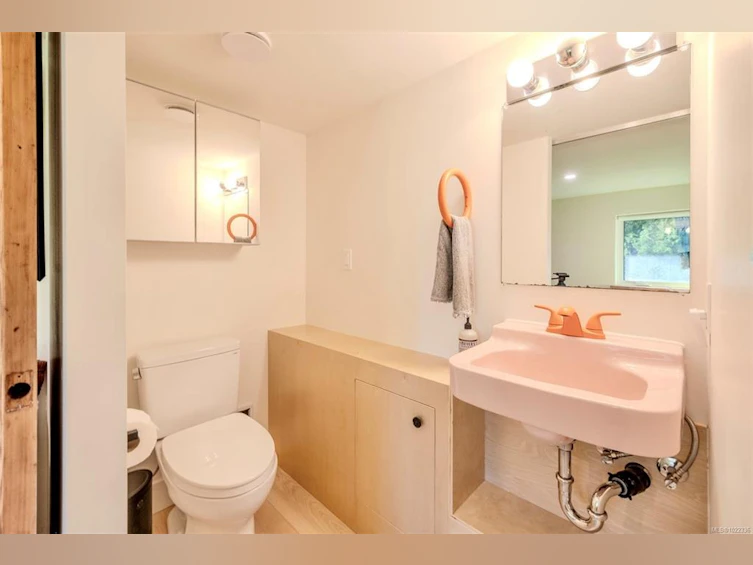 260 Neill Street, Tofino, BC, V0R 2Z0 - 20