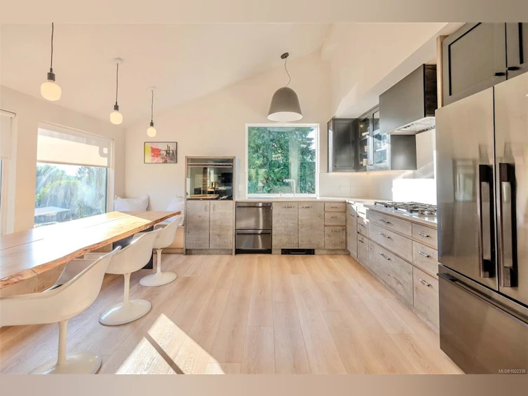 260 Neill Street, Tofino, BC, V0R 2Z0 - 3