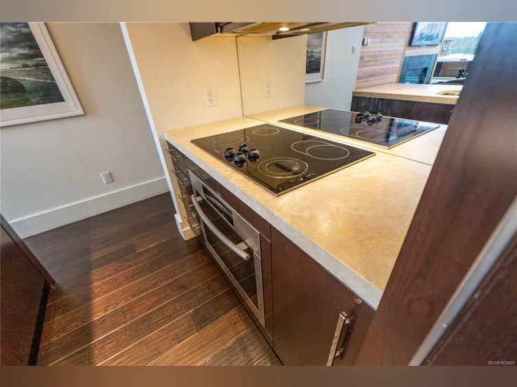 304-368 Main Street, Tofino, BC, V0R 2Z0 - 16