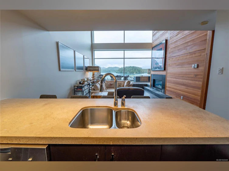 304-368 Main Street, Tofino, BC, V0R 2Z0 - 15