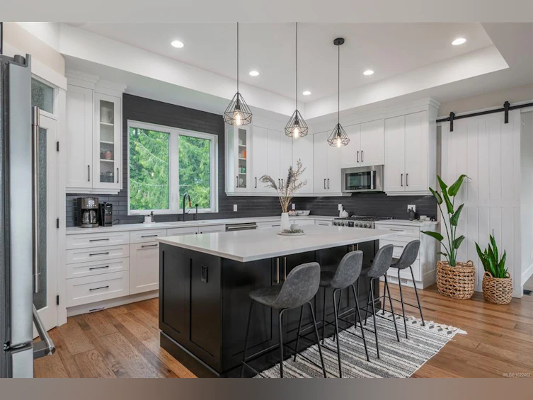 10407 Marina Vista Drive, Port Alberni, BC, V9Y 8Z7 - 3
