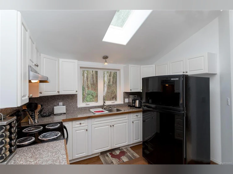 1208 Tatlow Road, North Saanich, BC, V8L 5P3 - 40