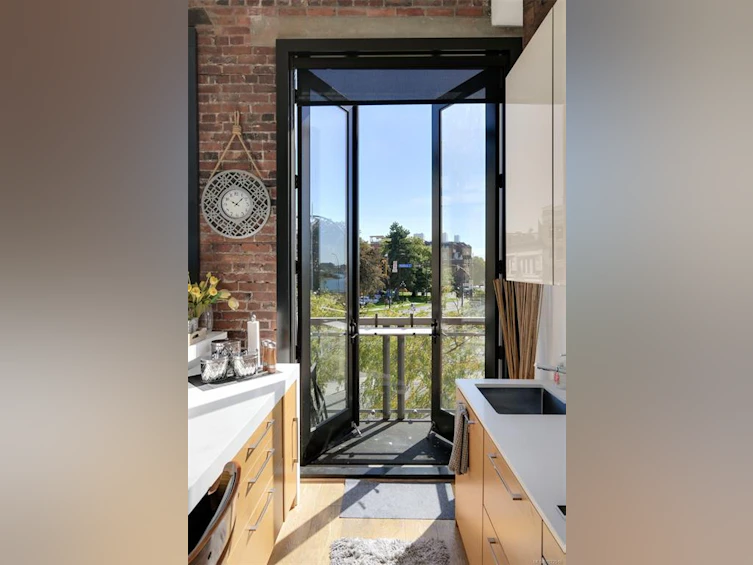 225-1610 Store Street, Victoria, BC, V8W 0E3 - 17