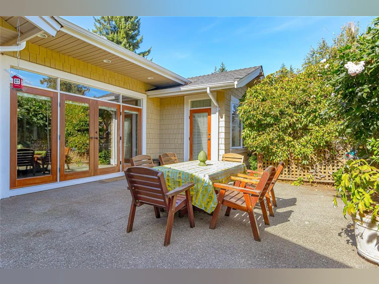 598 Arbutus Street, Qualicum Beach, BC, V9K 1K6 - 8