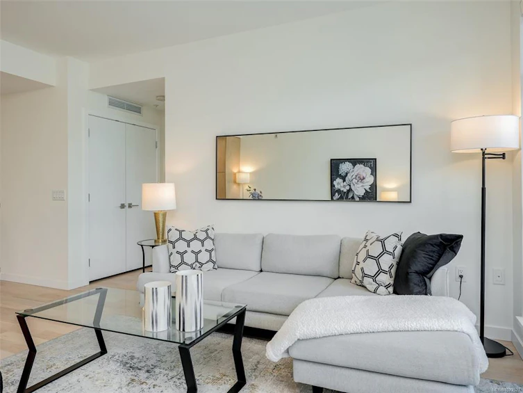 302-5120 Cordova Bay Road, Saanich, BC, V8Y 2K5 - 5