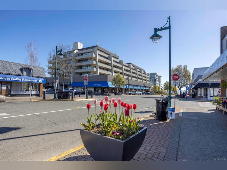 503-9805 Second Street, Sidney, BC, V8L 4T9 - 2