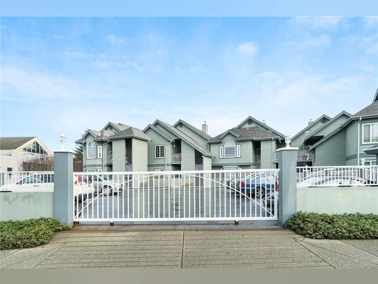 102-320 Selby Street, Nanaimo, BC, V9R 2R5 - 2
