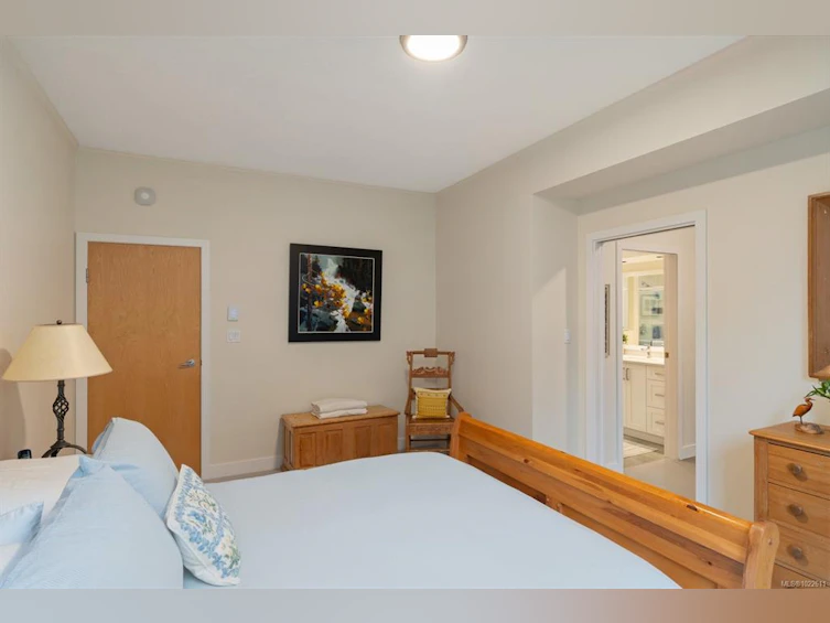 304-5350 Sayward Hill Crescent, Saanich, BC, V8Y 3H9 - 22