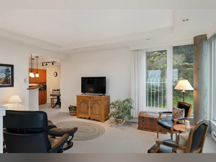 304-5350 Sayward Hill Crescent, Saanich, BC, V8Y 3H9 - 16
