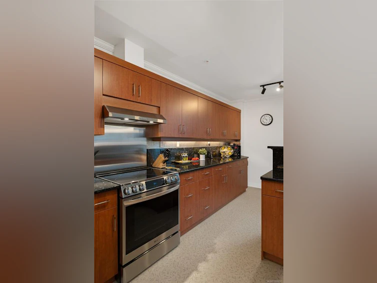 304-5350 Sayward Hill Crescent, Saanich, BC, V8Y 3H9 - 19