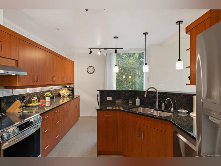 304-5350 Sayward Hill Crescent, Saanich, BC, V8Y 3H9 - 18