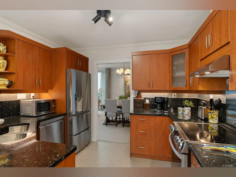 304-5350 Sayward Hill Crescent, Saanich, BC, V8Y 3H9 - 17