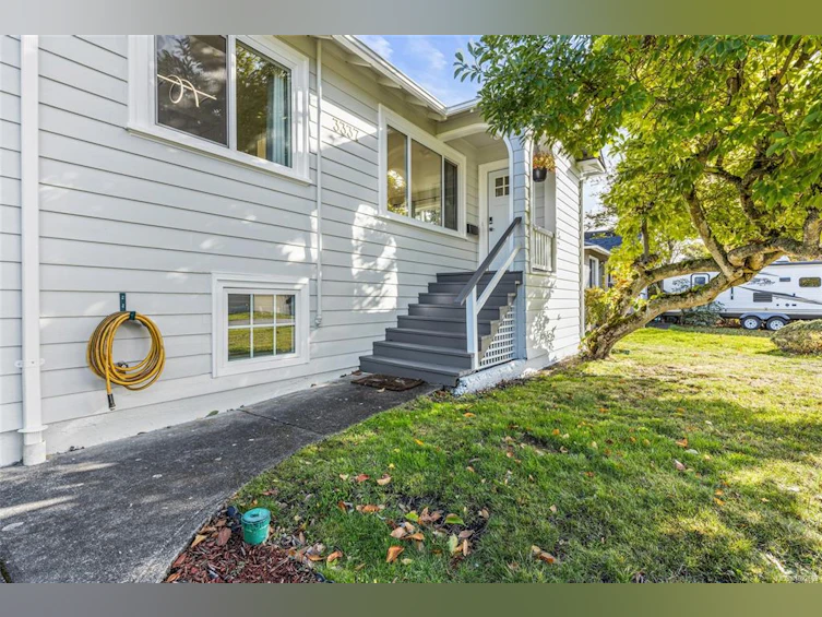3337 Kingsley Street, Saanich, BC, V8P 4J8 - 3