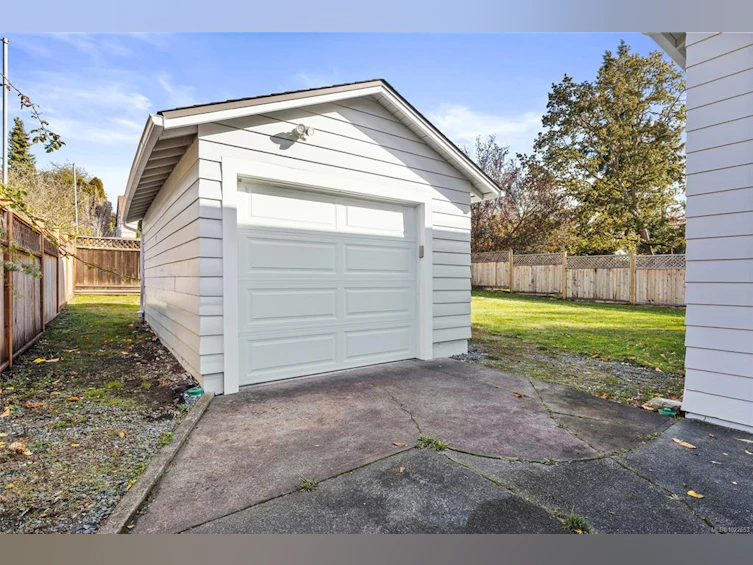 3337 Kingsley Street, Saanich, BC, V8P 4J8 - 35
