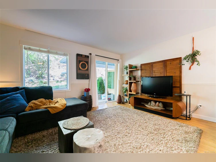 2-3470 Hillside Avenue, Nanaimo, BC, V9T 2Y8 - 3