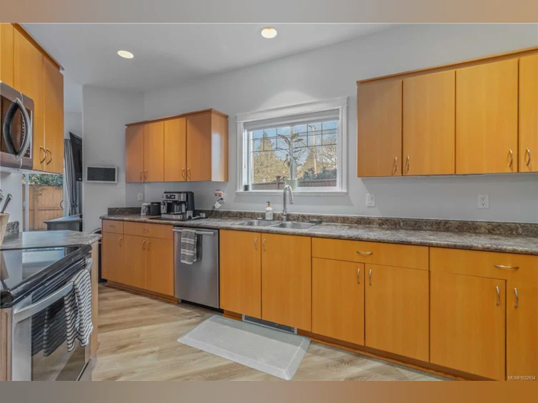102-951 Goldstream Avenue, Langford, BC, V9B 6S5 - 11