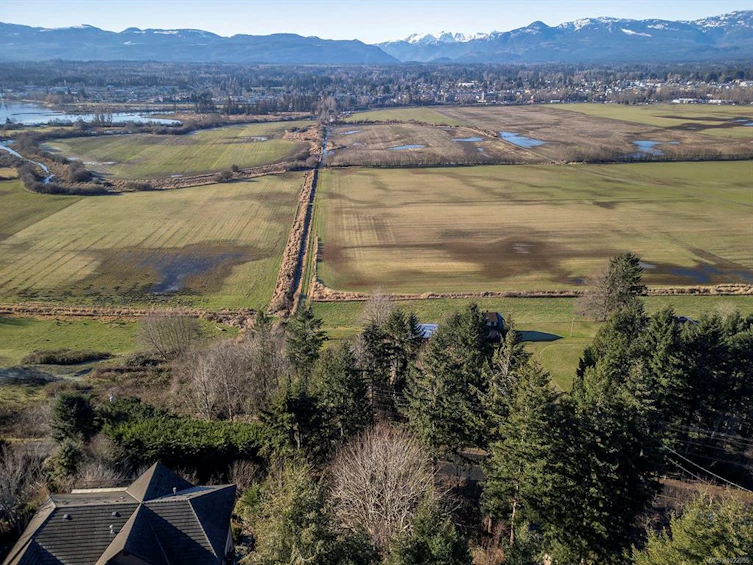 1940 Snowbird Lane, Courtenay, BC, V9N 9C4 - 3