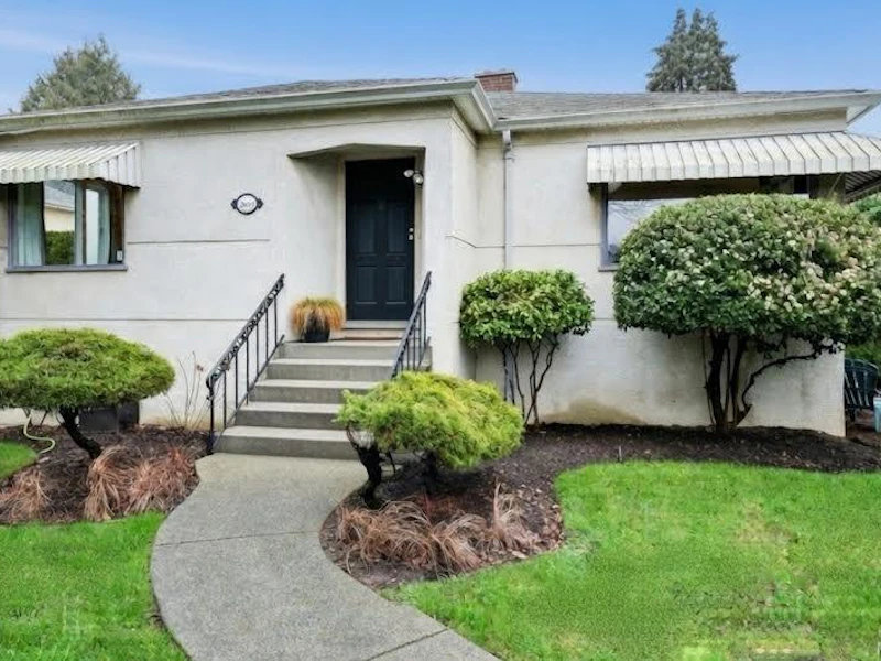 2659 Cadboro Bay Road, Oak Bay BC V8R 5J6