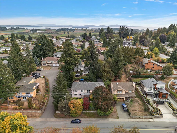 A-6599 Central Saanich Road, Central Saanich, BC, V8Z 5V1 - 2