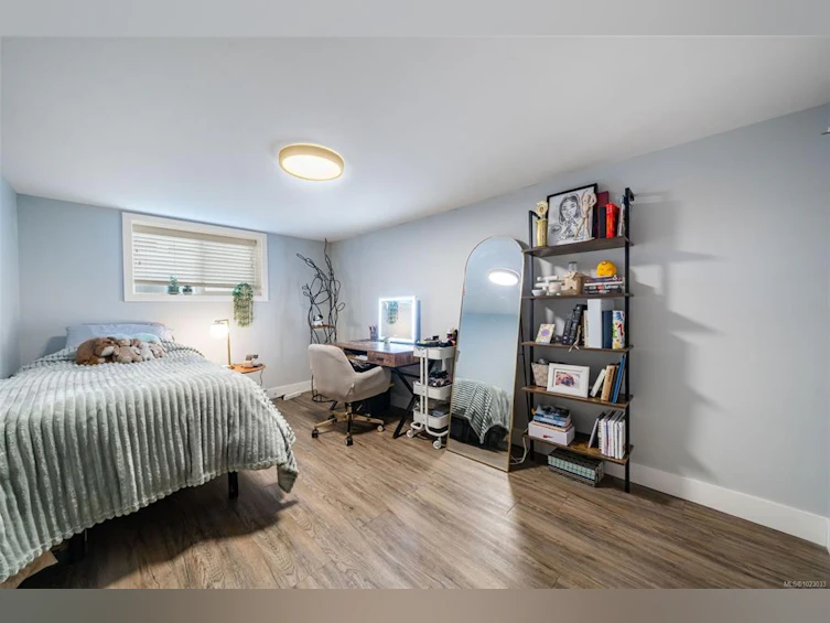 1232 Pearce Crescent, Saanich, BC, V8X 3S9 - 25