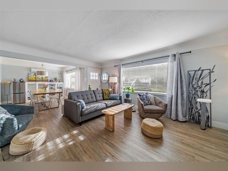 1232 Pearce Crescent, Saanich, BC, V8X 3S9 - 7