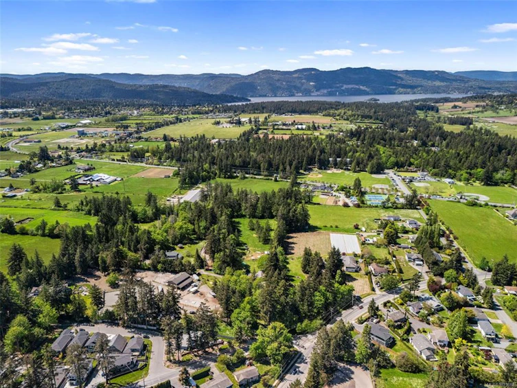 7471 Veyaness Road, Central Saanich, BC, V8M 1W2 - 7