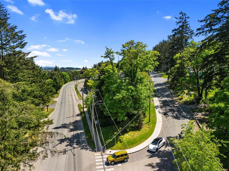 7471 Veyaness Road, Central Saanich, BC, V8M 1W2 - 3
