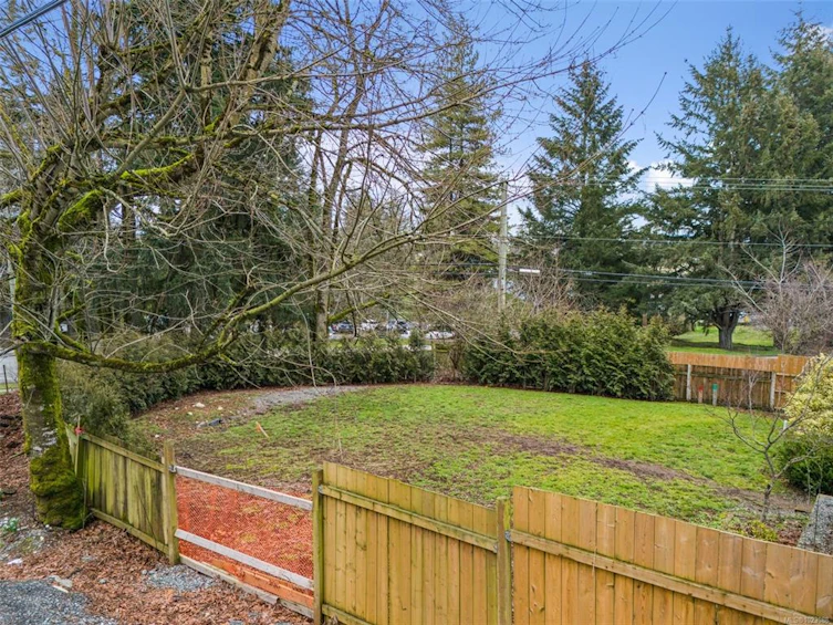 7471 Veyaness Road, Central Saanich, BC, V8M 1W2