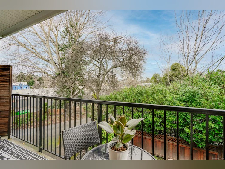 209-1680 Poplar Avenue, Saanich, BC, V8P 4K7 - 11