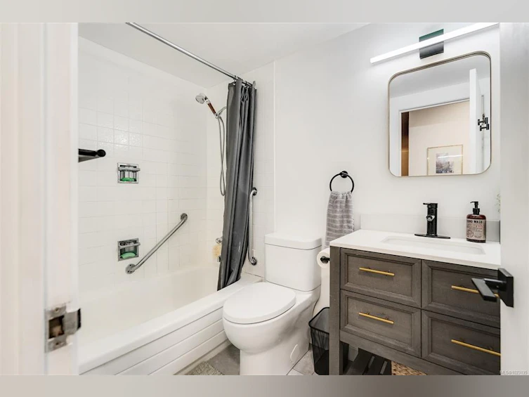 209-1680 Poplar Avenue, Saanich, BC, V8P 4K7 - 24