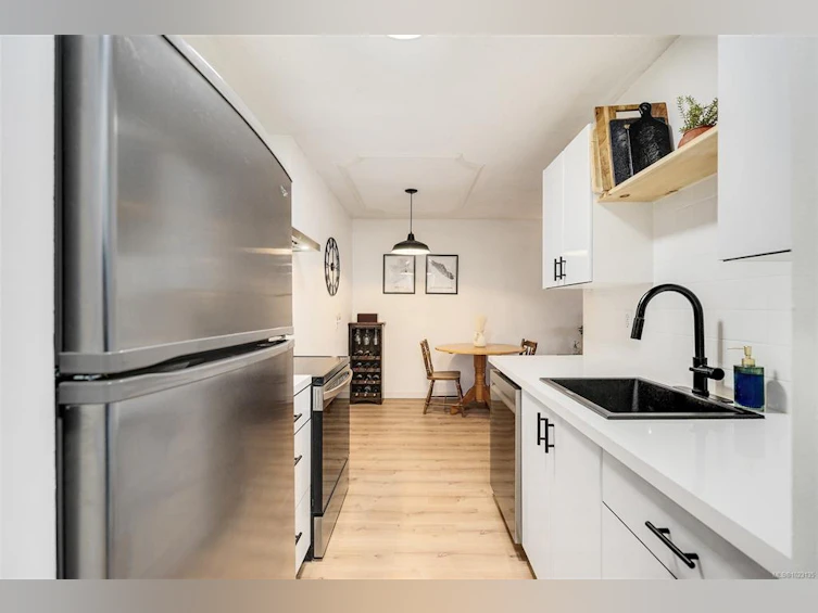 209-1680 Poplar Avenue, Saanich, BC, V8P 4K7 - 20