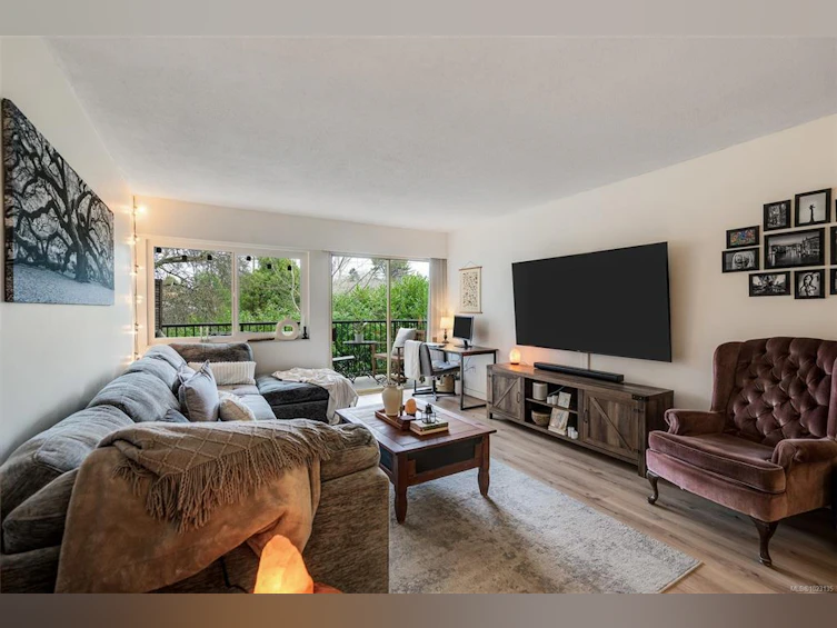 209-1680 Poplar Avenue, Saanich, BC, V8P 4K7 - 3